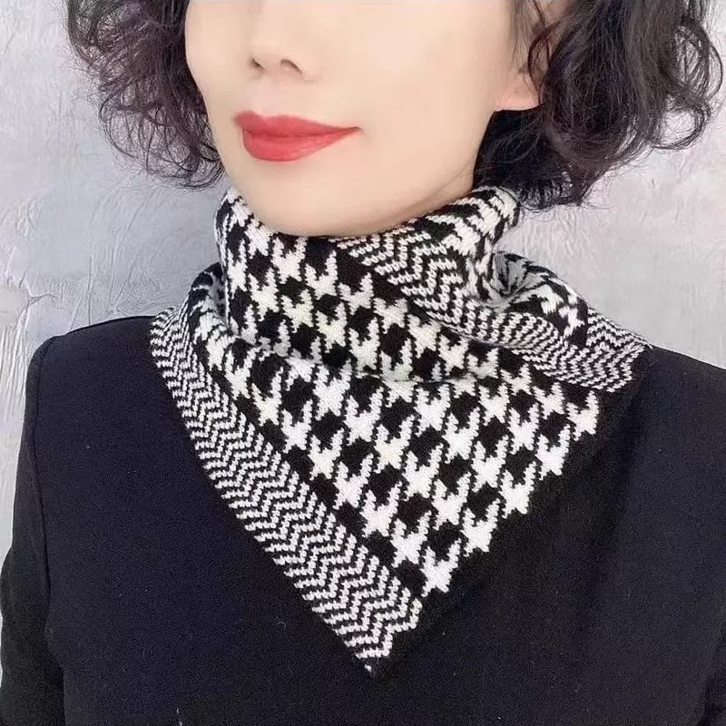 🍂Nice Gift for Her!Only need ￡6.99 this week!!!🎁Delicate Triangle Neck Scarf-24