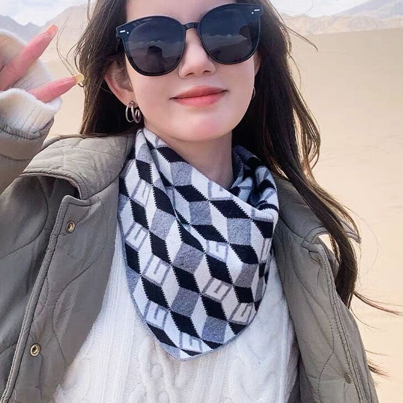 🍂Nice Gift for Her!Only need ￡6.99 this week!!!🎁Delicate Triangle Neck Scarf-5