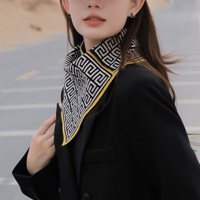 🍂Nice Gift for Her!Only need ￡6.99 this week!!!🎁Delicate Triangle Neck Scarf-1