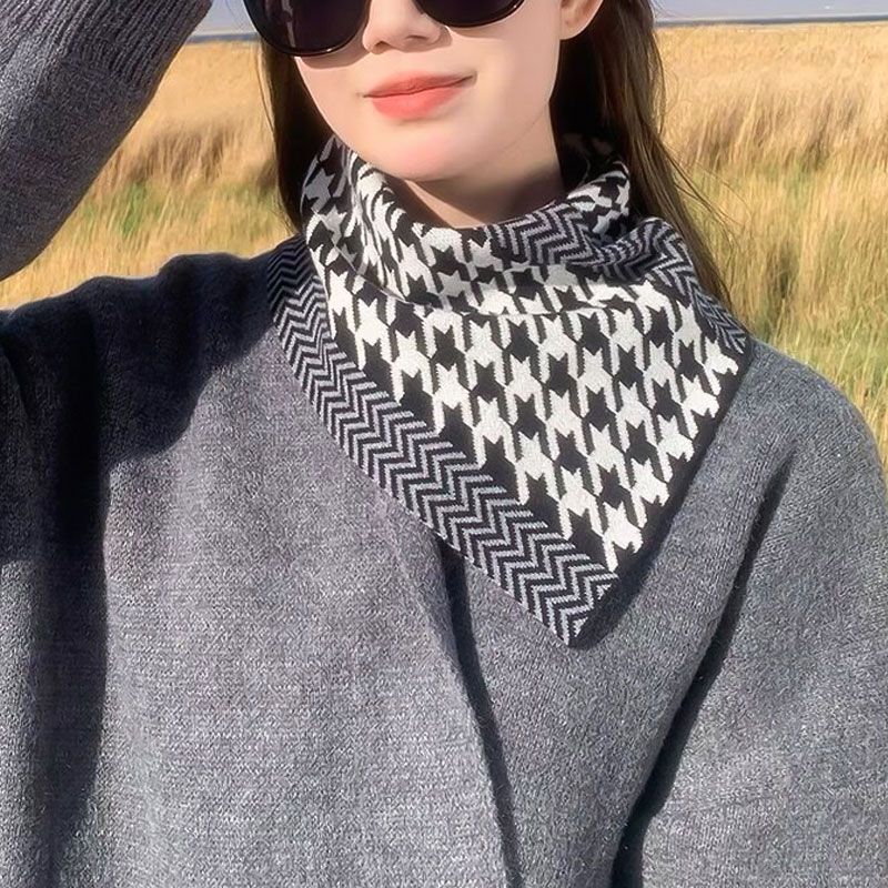 🍂Nice Gift for Her!Only need ￡6.99 this week!!!🎁Delicate Triangle Neck Scarf-7